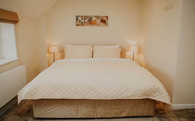 Remarkable 3-bed House in Easton-on-the-hill