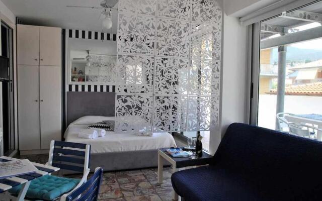 ATTICO BLU monolocale a 50 mt dal mare