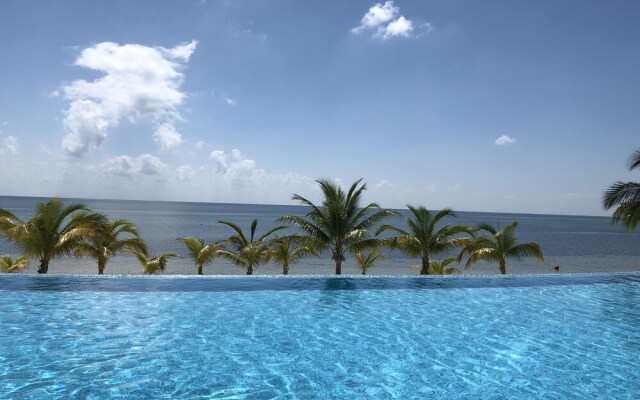 Peninsula Cancun Beachfront