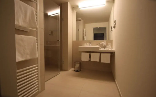 Pineacre on the Lake