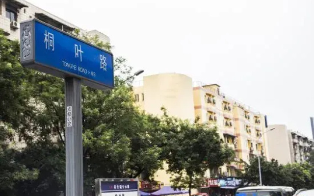 Jiamei Hotel (Chengdu Tongzilin South Railway Station Branch)