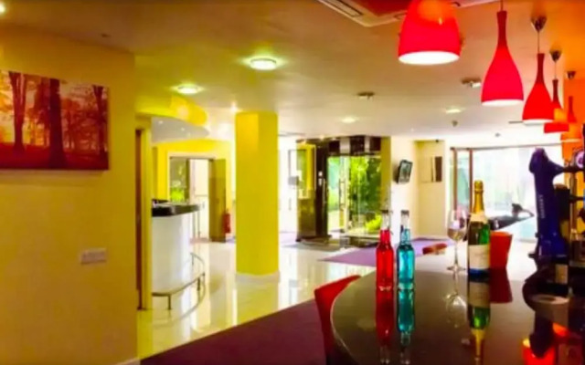 Luton Hotel
