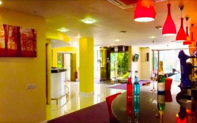Luton Hotel