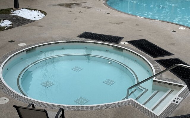Mountain Retreat - Heated Pool & Hot-tub