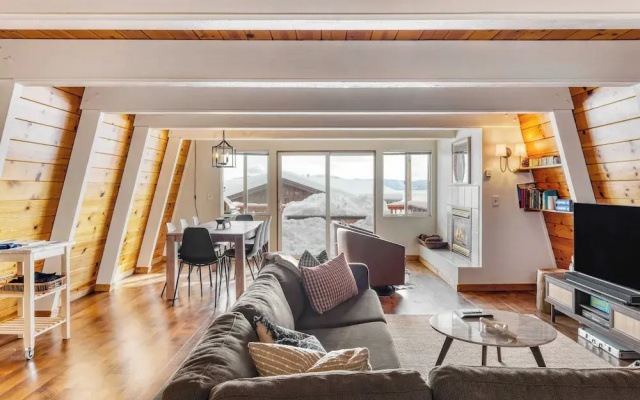 Chickadee by Avantstay Modern A-frame Cabin