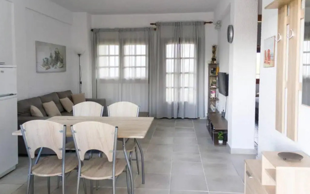 Sea view apartment with a big garden