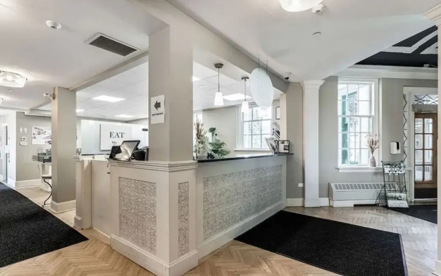 The Inn On Officers Garden