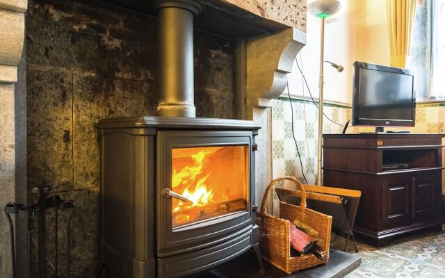 Cozy Holiday Home in Macon with Barbecue