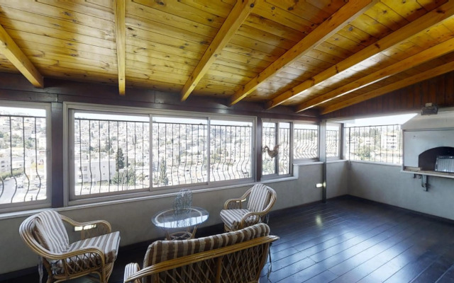 Cozy Wood Apartment With Great View to Nazareth