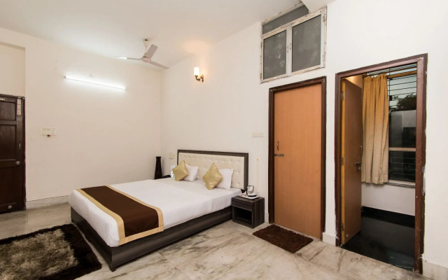 Oyo 6774 Apartment The White Feathers