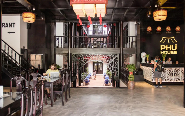 Phu House Hostel