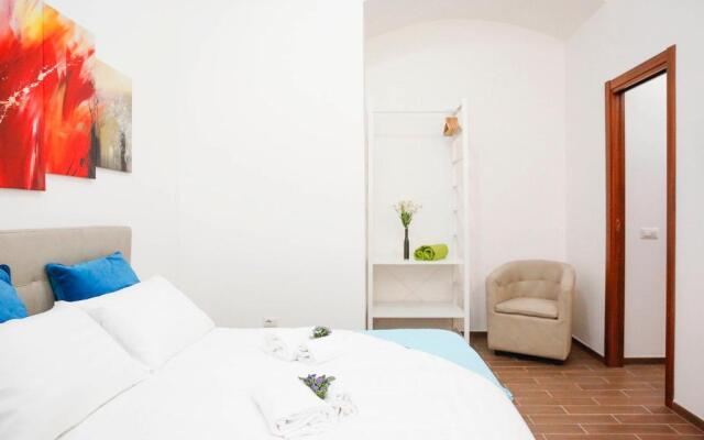 Castel Sant Angelo's Harmonious Apartment