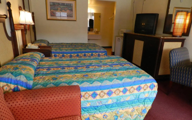 Maple Leaf Inn & Suites