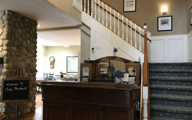 The Lady MacDonald Country Inn