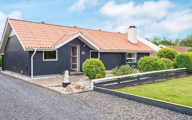 6 Person Holiday Home in Hemmet