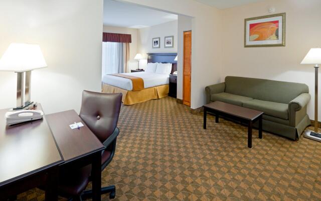 Holiday Inn Express Hotel & Suites Carneys Point, an IHG Hotel