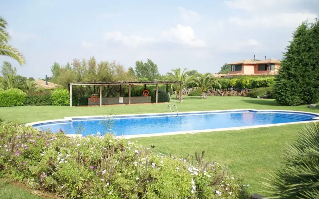 Quaint Villa in Navata With Fenced Garden