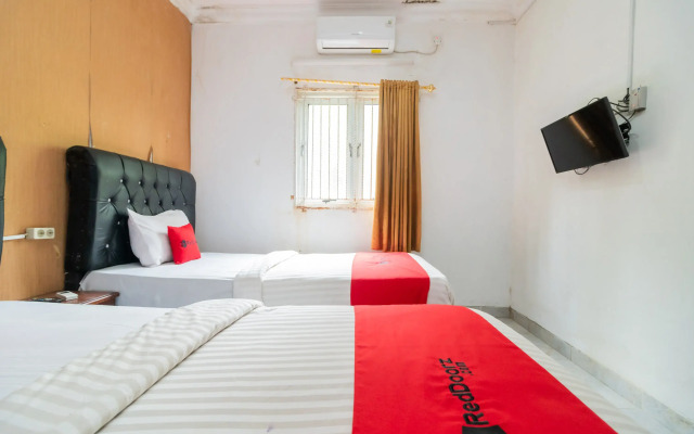 RedDoorz Syariah near Transmart Padang
