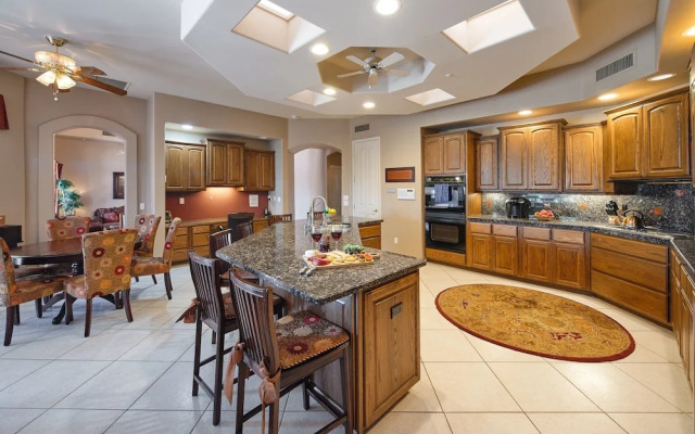 Valley View Villa - Private Pool - Hidden Bedroom