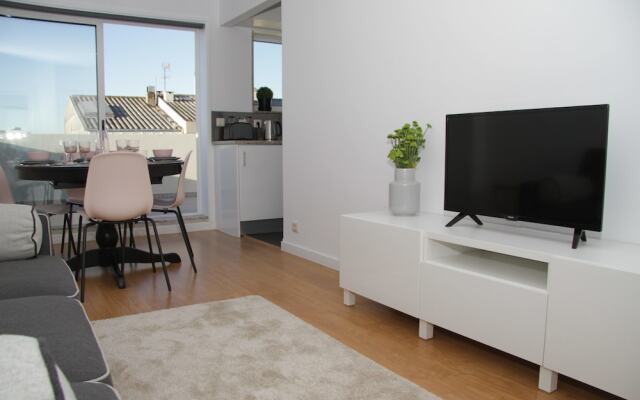 Liiiving in Porto Bright Balcony Apartment