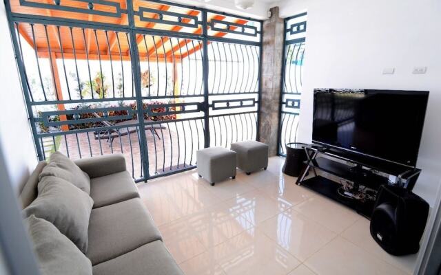 Modern House Pool AC WiFi