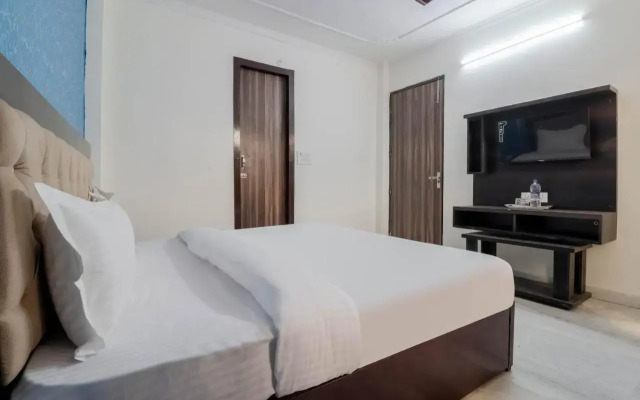 Collection O 79212 Dwarka Royal Inn