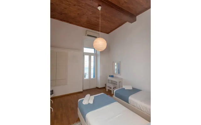 Mykonos Old Harbor Suite