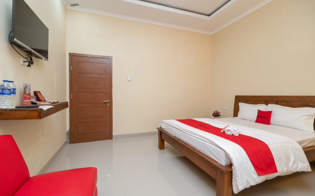 RedDoorz Syariah @ Jalan Pangeran Antasari 4