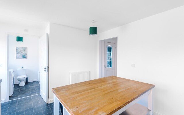 5 Bed House Manchester by MCR Dens