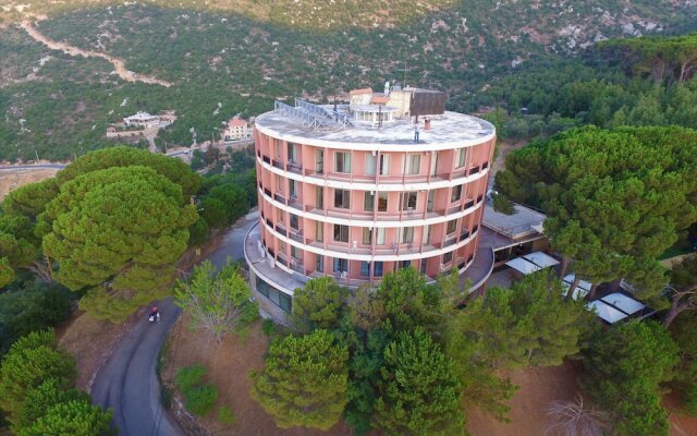 Douma Hotel