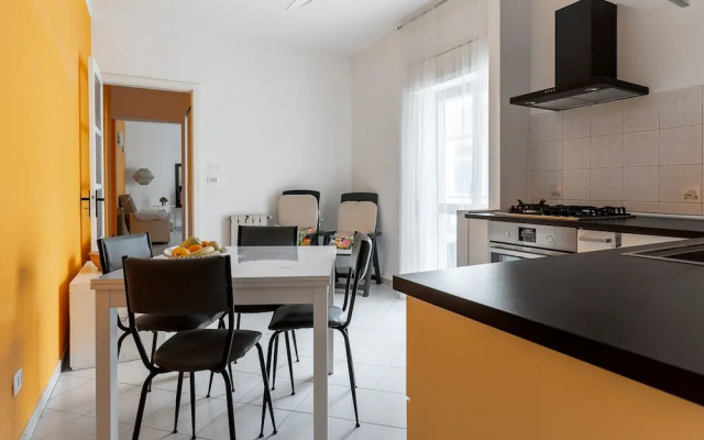 Comfy Central Apartment by Wonderful Italy