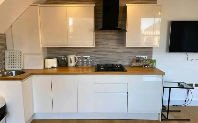 City Centre Duplex Sleeps 4 H1