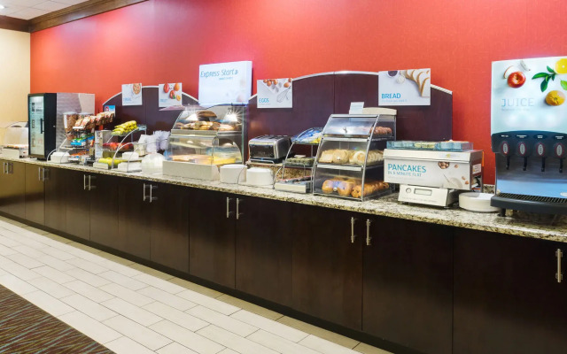 Holiday Inn Express Charleston-Civic Center by IHG