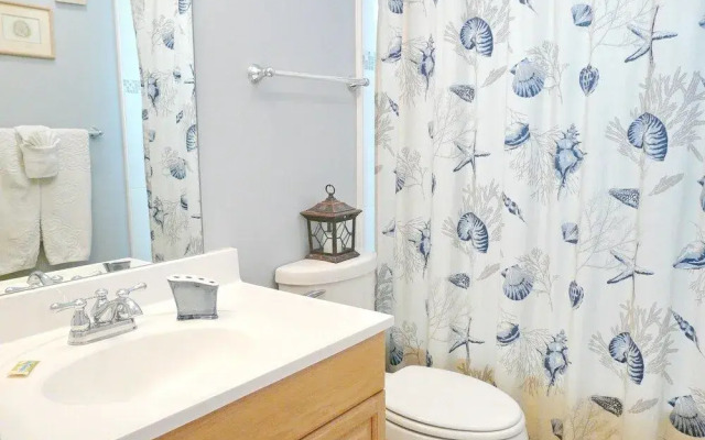 Cozy Home With Sunroom, Pool and Steps to Beach