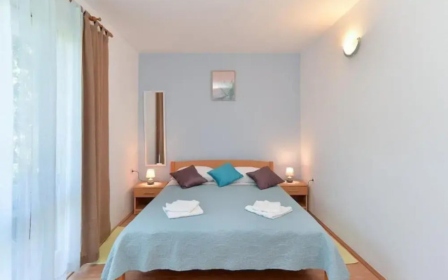 Spacious Apartment With Garden