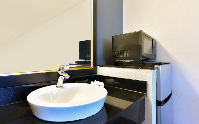 OYO Hotel Valdosta GA I-75