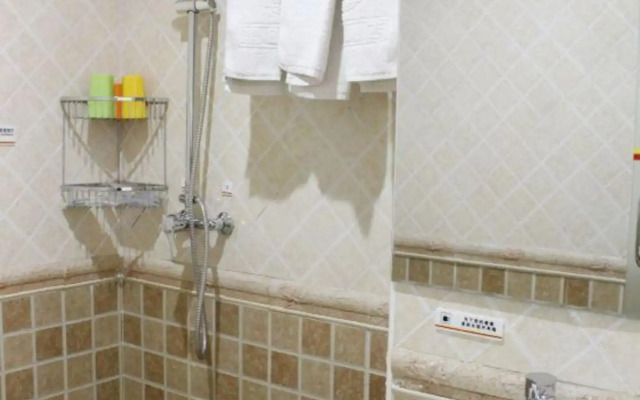 Super 8 Hotel (Beijing South Railway Station Yongdingmen Outer Street)