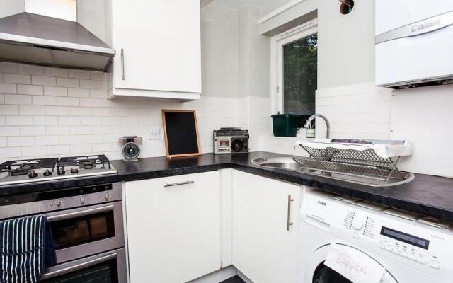 Charming Peaceful 2 Bed with Parking and Garden