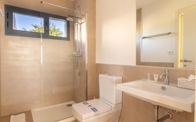 2260-Luxury villa with private pool and seaview