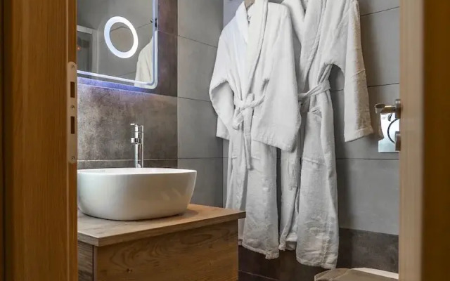 Le Mar Luxury Apartments by Checkin