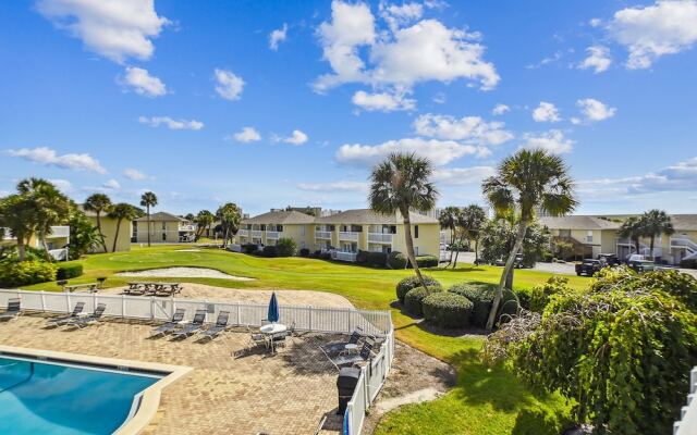 SPC 2013 is a Pet Friendly Upstairs 1 BR with Seasonal Beach Setup by RedAwning