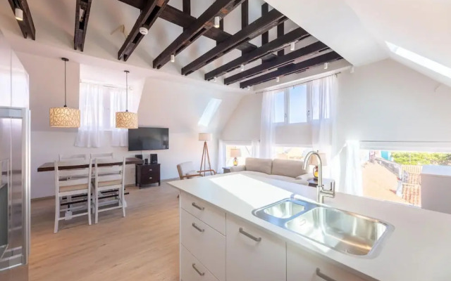 Historic Heartbeat 2BR Townhouse in Central Bliss