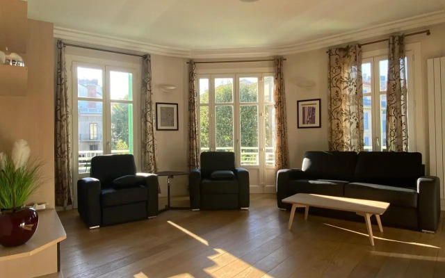 VICTOR HUGO - Modern and sunny, terrace, 2 baths