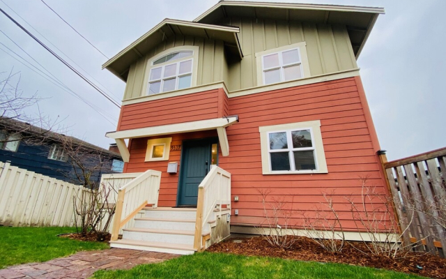 Tranquil 3BR House with Balcony
