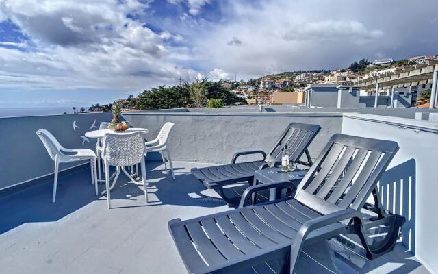 The Sunny Apartment by Atlantic Holiday