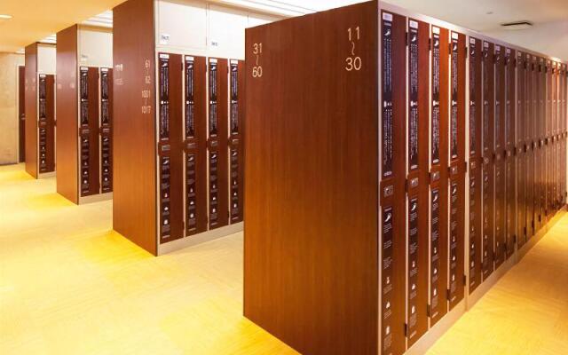 Sauna and Capsule Hotel Hollywood– Male Only