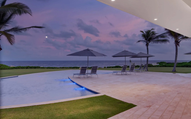 Exquisite Villa w Stunning Ocean Views Gym Golf