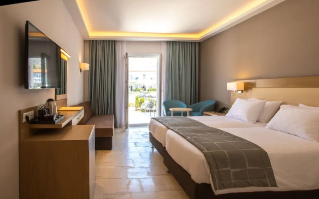 Paleros Beach Resort