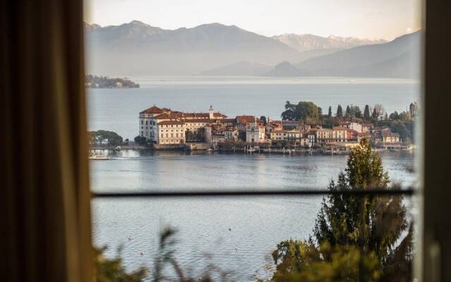 Sana Luxury Apartment in Stresa With Lake View