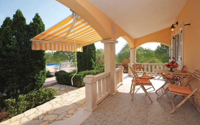Nice Home in Kastel Novi With Sauna, Wifi and 4 Bedrooms